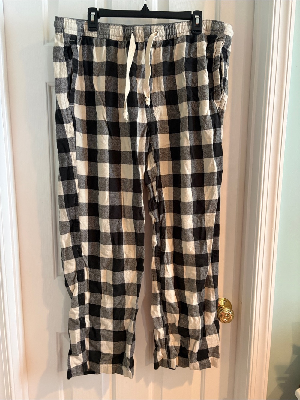 American Eagle Outfitters Black and Cream Plaid Lounge Pants